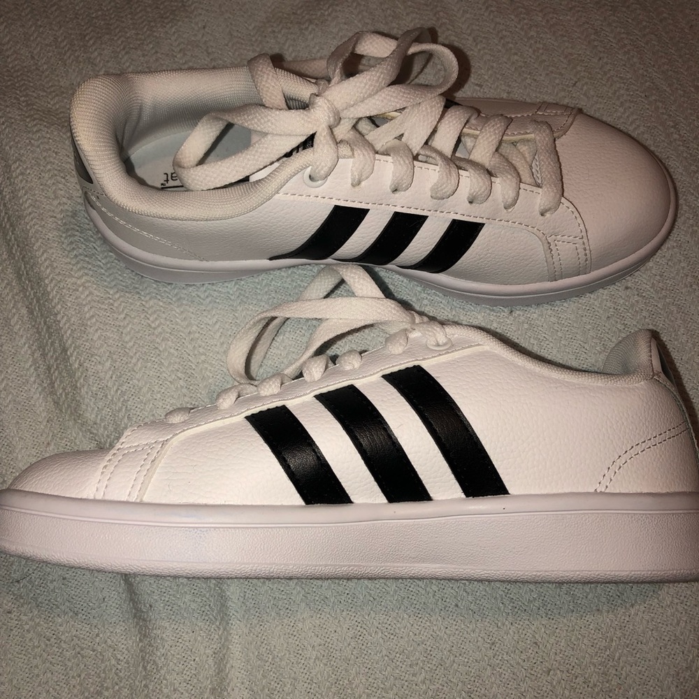 NWOT Adidas Women’s Cloudfoam Sneakers